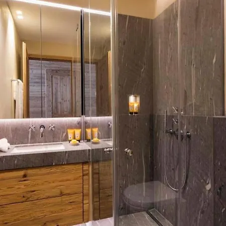 5br Elegantly Designed With Sauna *